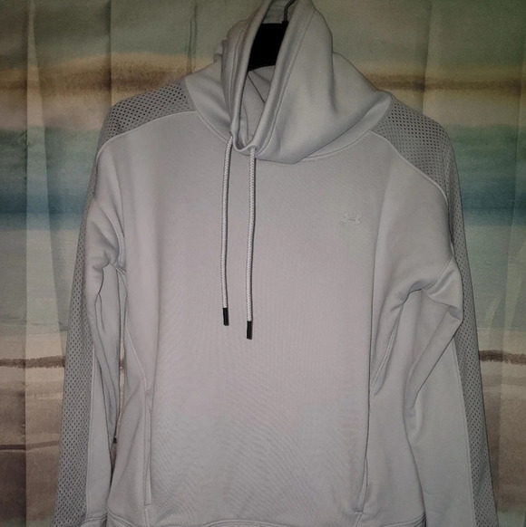 Under Armour Tops - Pull over